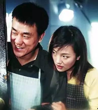 趁宝藏同桌没曝光,忽悠她做老婆,趁同桌未曝光,巧妙将其拐为妻